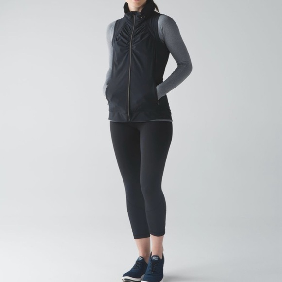 Rare Lululemon Go the Distance Vest Black Size 6 | Retired 2015 Release - Picture 2 of 13